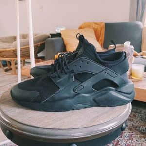 air huarache run ultra triple black